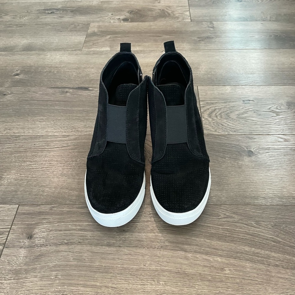 Steve Madden Black Suede Wedges